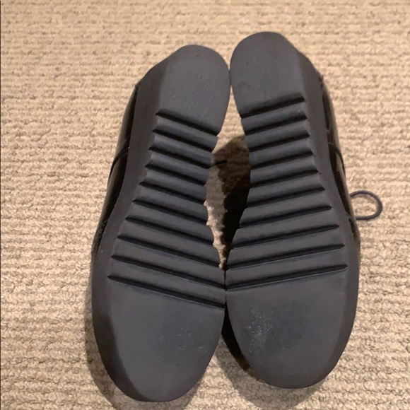 Black patent leather Oxford flat form shoes